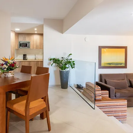 아파르타멘토스 비스타 수르 4*